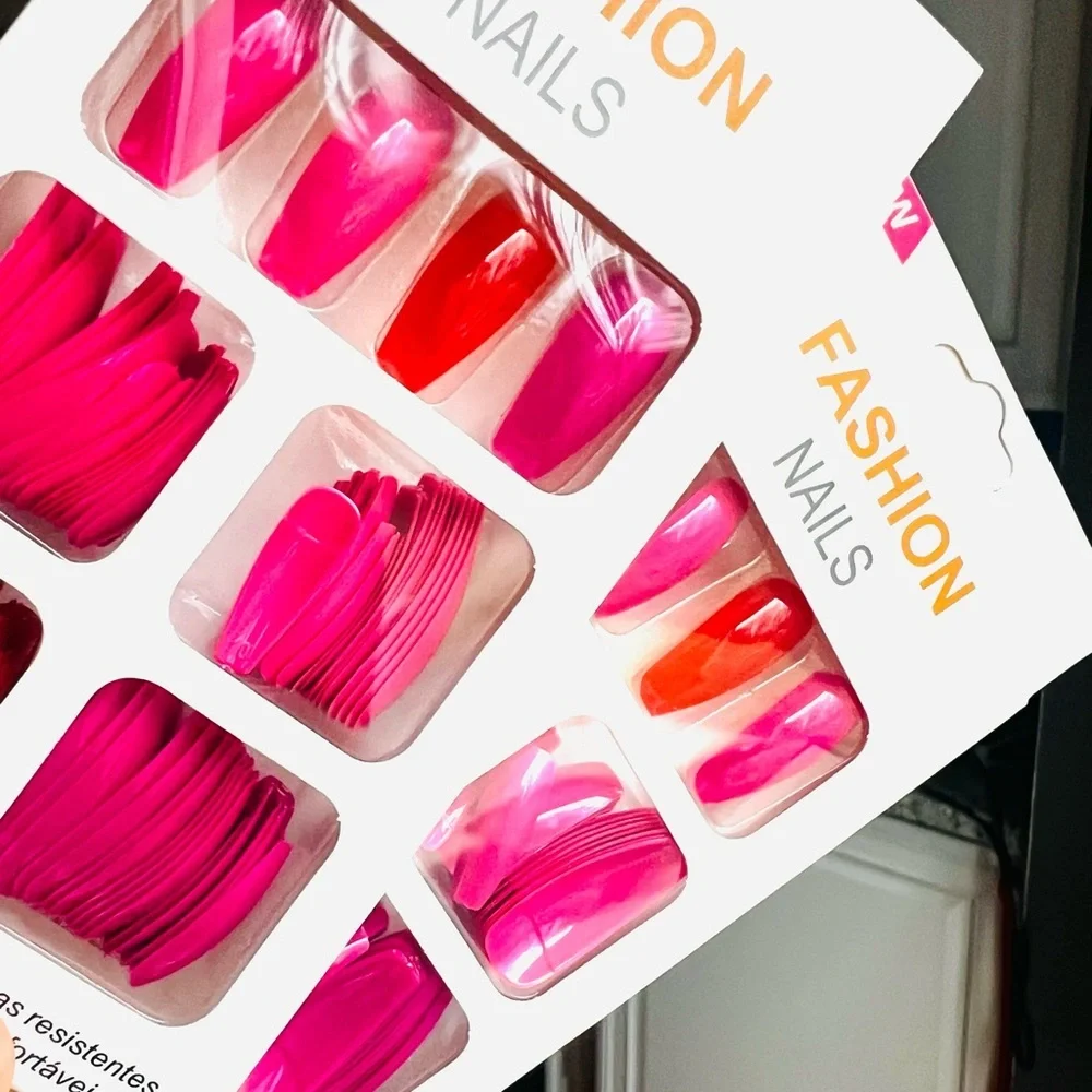 Fashion Nails Press-On Set in Bright Pink & Red 4 colors 192 nails bundle of 2